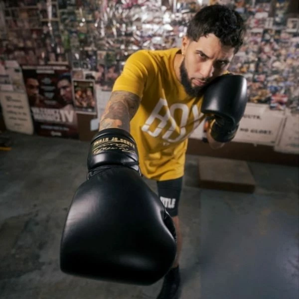 TITLE Boxing Roberto Duran Leather Sparring Gloves - Lace 7 TITLE Boxing Roberto Duran Leather Sparring Gloves - Lace - Image 5